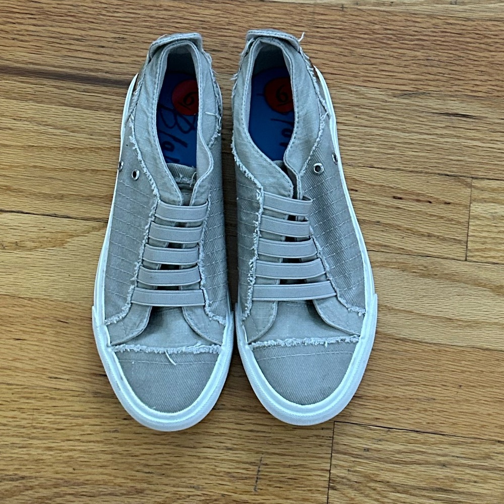 Tan blowfish tennis shoes.